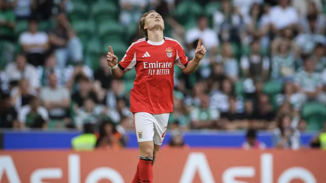 Atenção, Benfica: Schjelderup na agenda do Barcelona, mas a 'part-time'