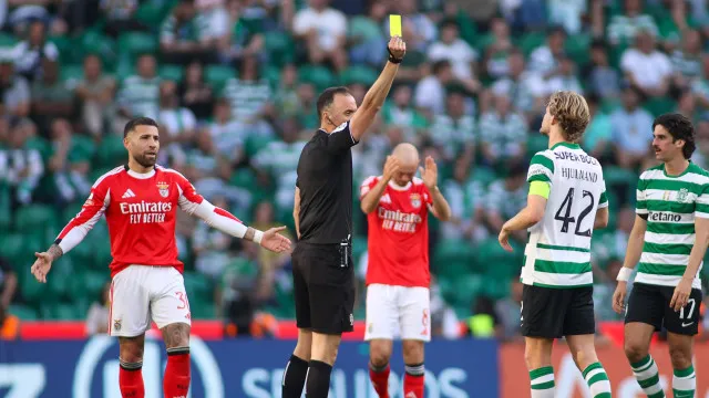 
                    Um penálti irregular? Golo de Nel foi bem anulado? Os casos do dérbi
                