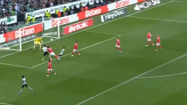 
                    Debast assistiu e Morita fez assim o 1-1 frente ao Benfica
                