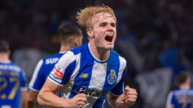 Froholdt é eleito médio do mês e adensa o domínio do FC Porto