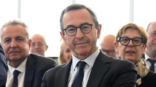 Ex-ministro conservador será candidato a presidenciais francesas