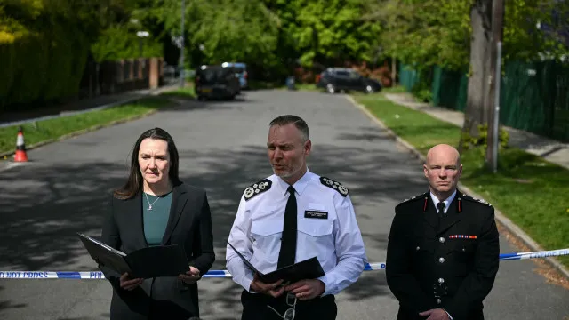 
                    Polícia britânica investiga ligações do Irão a incêndios em locais judaicos
                