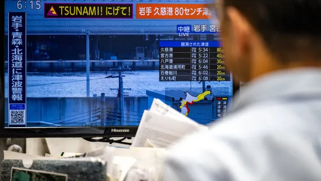Onda de tsunami de 80 centímetros atinge Japão após sismo de 7,4