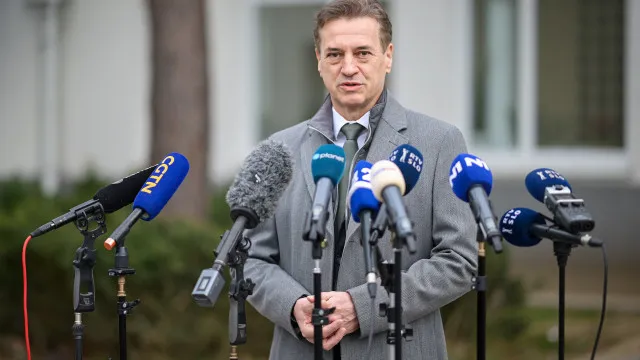 
                    Primeiro-ministro eleito da Eslovénia desiste de formar Governo
                