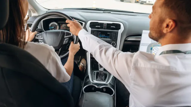 
                    Explicador: Afinal, o que muda na carta de condução com tutor?
                