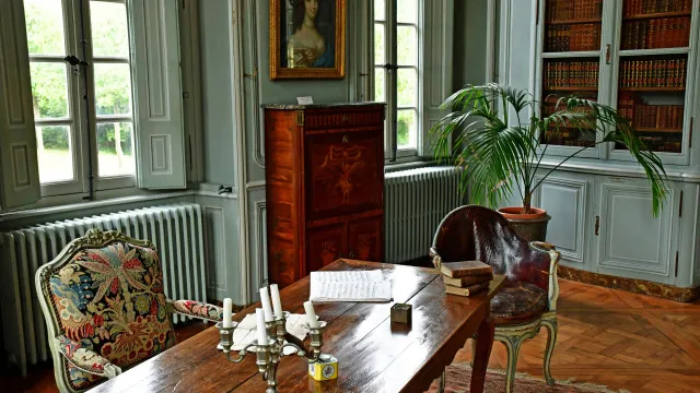 
                    7 cores que ajudam a valorizar a sua casa, segundo especialistas
                