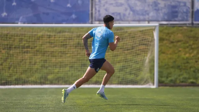 FC Porto inicia preparação para o Sporting com 'reforço' e má notícia