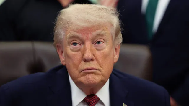 
                    Trump nega interferência no Canadá e ameaça mudar nome do lago Ontário
                