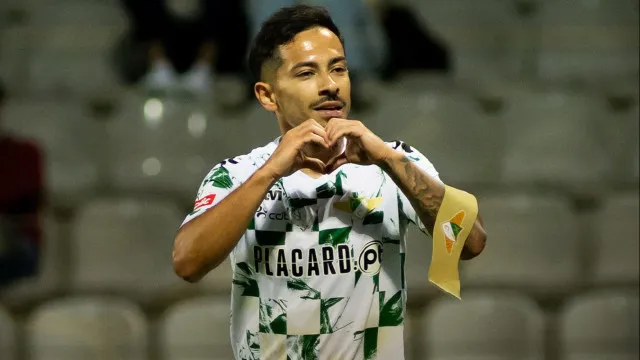 Moreirense supera Estoril e põe fim à crise com regresso aos triunfos