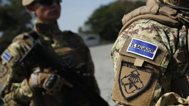 Mais de 400 líderes de gangues julgados numa audiência maciça em El Salvador