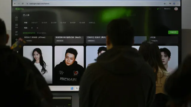
                    Plataforma de streaming chinesa criticada por criar base de dados de atores para IA
                