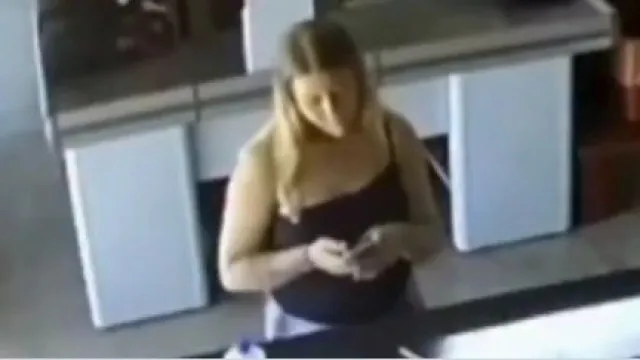 Jovem pega fogo a funcionária de mercearia no Brasil em crime passional