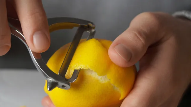 
                    Afinal, as cascas do limão servem para alguma coisa! Eis 4 utilidades
                