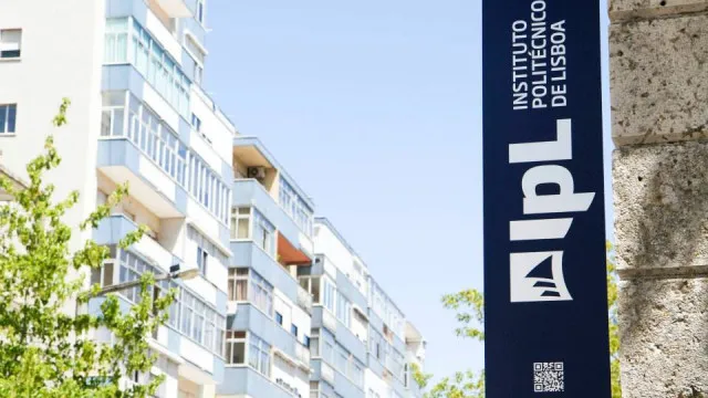 
                    Mulher dispensada do Politécnico de Lisboa acusa instituto de xenofobia
                