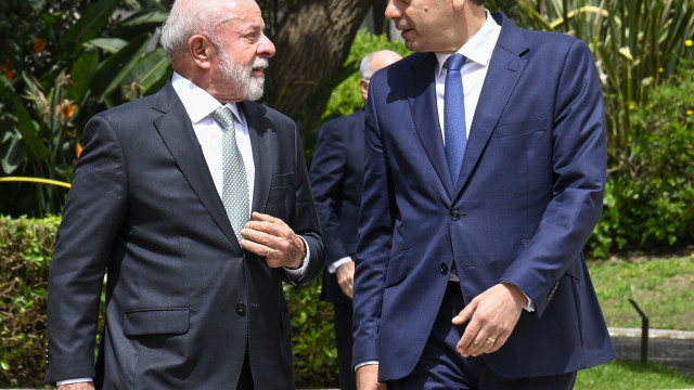 Lula chega a Portugal e trata de imigração com premiê e presidente