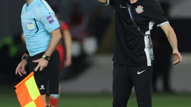 
                    Machida Zelvia afasta Paulo Sousa da final da Champions asiática
                