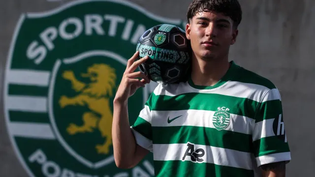 Passou pelo Benfica, tem Maxi Araújo como ídolo e renovou com o Sporting