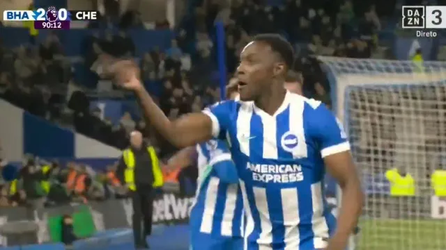 Pedro Neto não terá gostado. Golo do Brighton foi festejado… à Cristiano