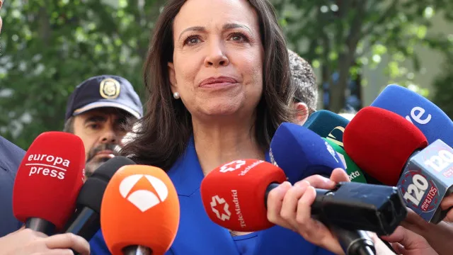 Recusou encontro com Sánchez, mas não com Montenegro. Que traz Corina cá?