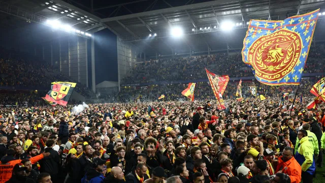 Lens está na final da Taça de França e adeptos festejaram... com invasão