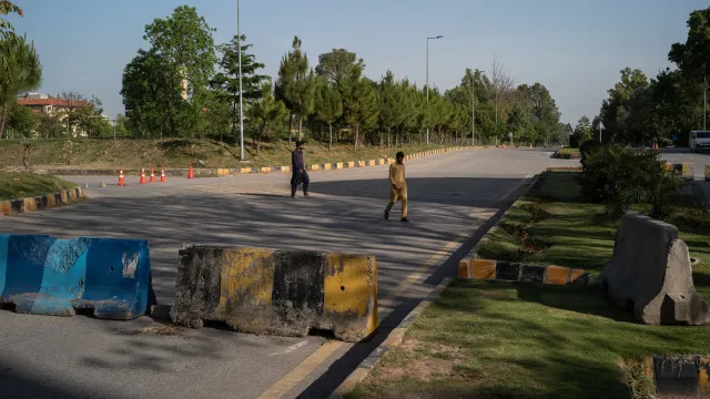 AO MINUTO: Porta-contentores alvo de disparos; Pausa nas negociações?