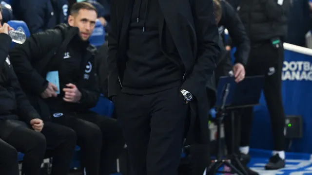 "Inaceitável". Rosenior 'explode' e arrasa jogadores do Chelsea