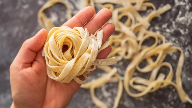 
                    Como fazer massa fresca em casa (leva apenas 4 ingredientes)
                