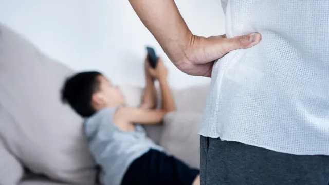 Brasil. Menino sofre queimaduras após telemóvel explodir enquanto jogava