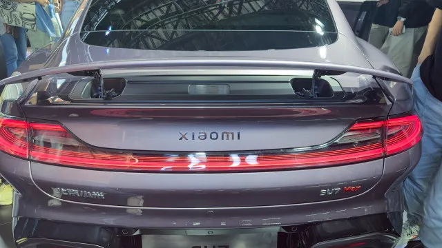 
                    CEO da Ford conduziu carro chinês e não vê Tesla como referência. Porquê?
                