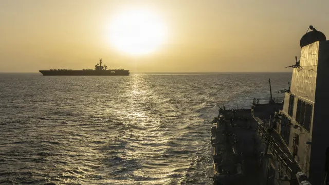 Guarda Revolucionária iraniana apreende dois navios no Estreito de Ormuz