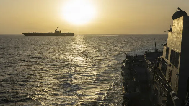 
                    Irão acusa EUA de violarem cessar-fogo ao atacarem navios perto de Ormuz
                