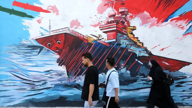 
                    Teerão. Murais desafiam EUA e Israel e refletem narrativa de resistência
                