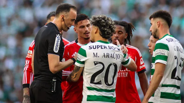 João Pinheiro vai do dérbi... à II Liga. Os árbitros para a 31.ª jornada