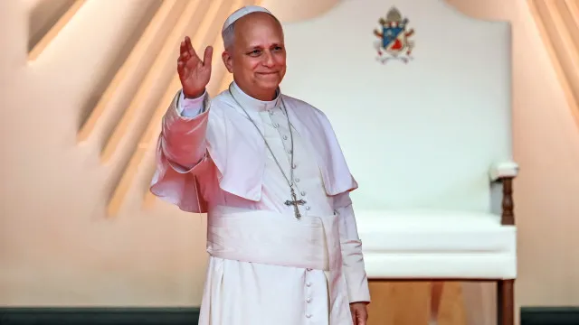 
                    Papa discursa no parlamento espanhol e reúne-se com imigrantes nas Canárias
                