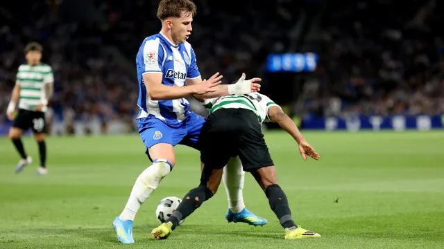 EM DIRETO: Chuva de amarelos no FC Porto-Sporting (e já há vermelho)