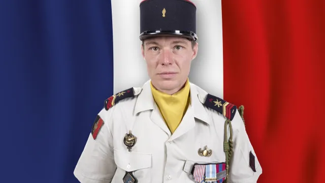 Pai de menino e soldado há 10 anos: Quem era o 3.º soldado francês morto?