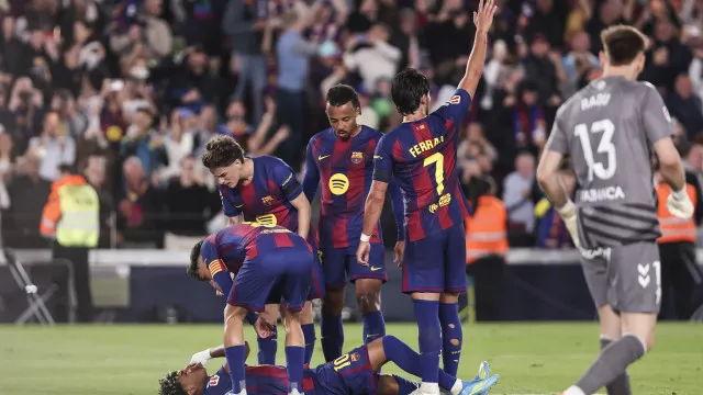 Barcelona vence e continua líder isolado, mas soam alarmes na Catalunha