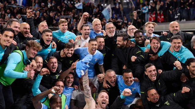 
                    Nuno Tavares falha penálti, mas Lazio garante final da Taça de Itália
                