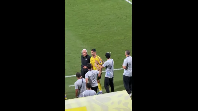 Faltou o golo? A reação de Cristiano Ronaldo ao ser substituído