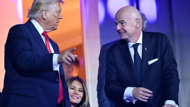 
                    FIFA 'bate o pé' a Trump e rejeita substituir Irão por Itália no Mundial
                