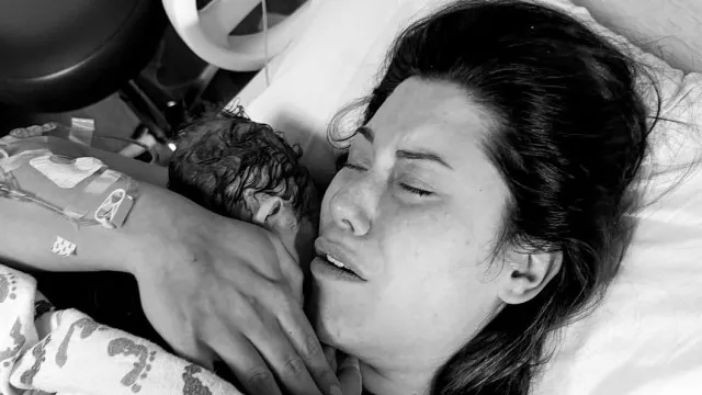 
                    Filha de Eminem mostra pela primeira vez fotografias do parto
                