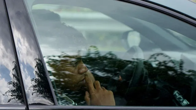 
                    Carro de Yamal em infração comum numa rotunda. Sabe como evitar?
                