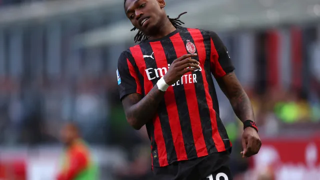 Rafael Leão encosta AC Milan à parede. Os milhões e o destino predileto