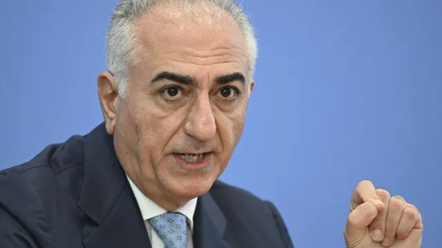 
                    Filho do ex-xá do Irão prevê fracasso do acordo Washington-Teerão
                