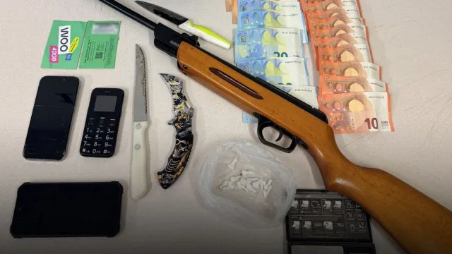 
                    Cinco jovens detidos por roubos violentos em Oeiras e Cascais
                