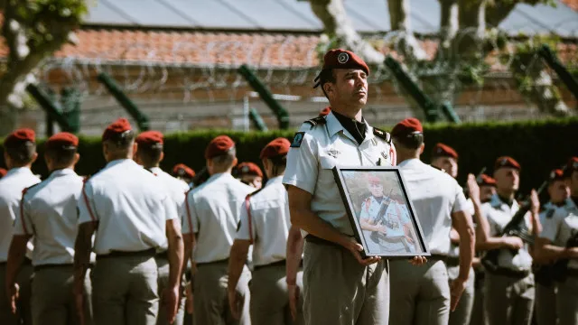 França homenageia "capacete azul" morto no Líbano. As imagens