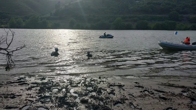 
                    Homem de 50 anos morre após mergulhar no rio Douro no Porto
                
