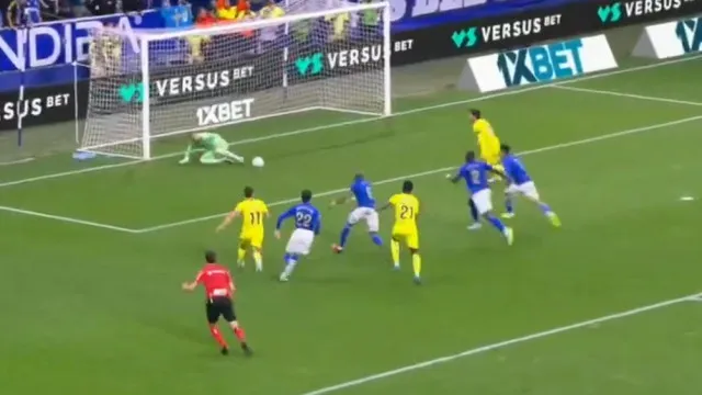 Polémica à boleia do Sporting-Benfica. Invadiu área e fez repetir penálti