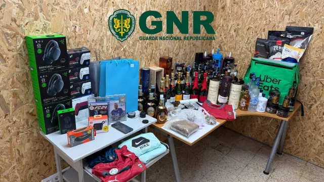 
                    Homem detido em Gaia com quase 10 mil doses de heroína e artigos furtados
                