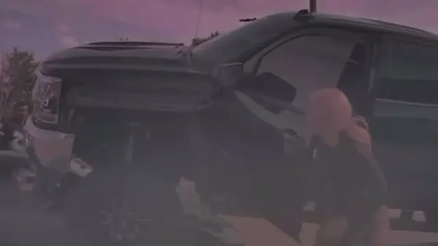 Carrinha de 3 toneladas atropela Lamborghini à procura de lugar. O vídeo